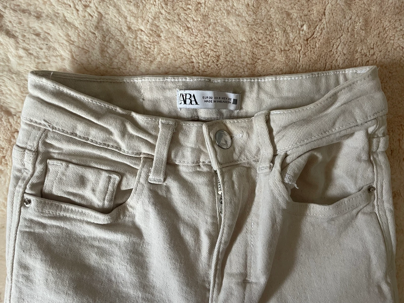 Jeans flare Zara bege baixo desfiados – photo 4